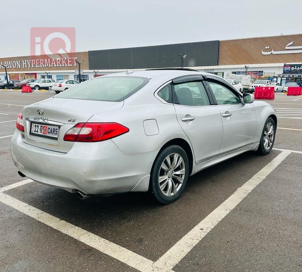 إنفينيتي M37